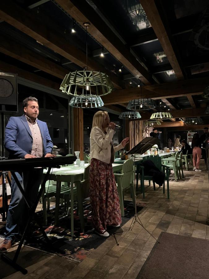 Pension Conacul Vanatorului モイエチウ・デ・スス エクステリア 写真